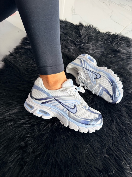 Nike Shoes - Nike Air Max Moto 2K